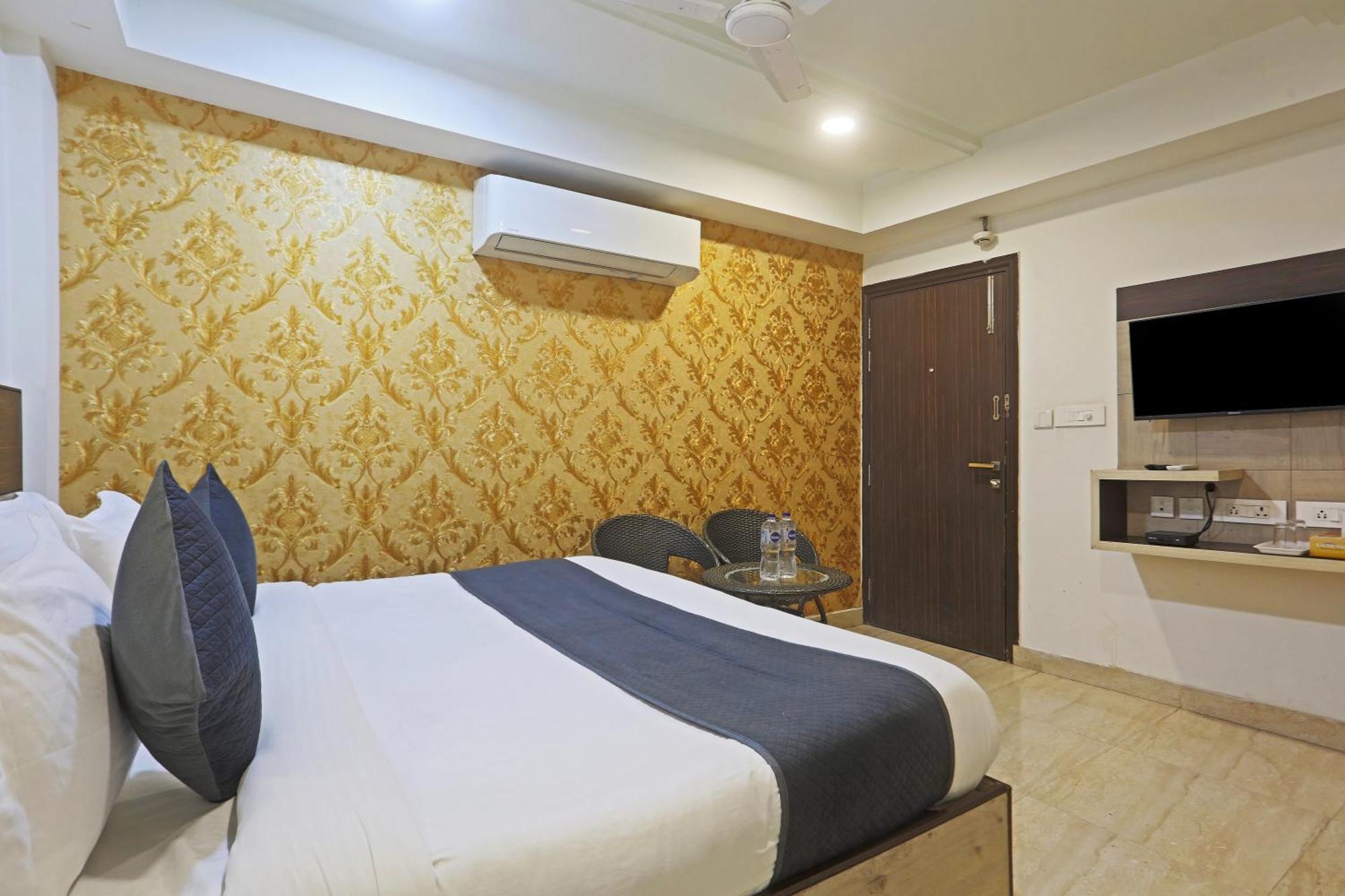 Hotel Aerostar Gold - Opposite Max Healthcare 3*