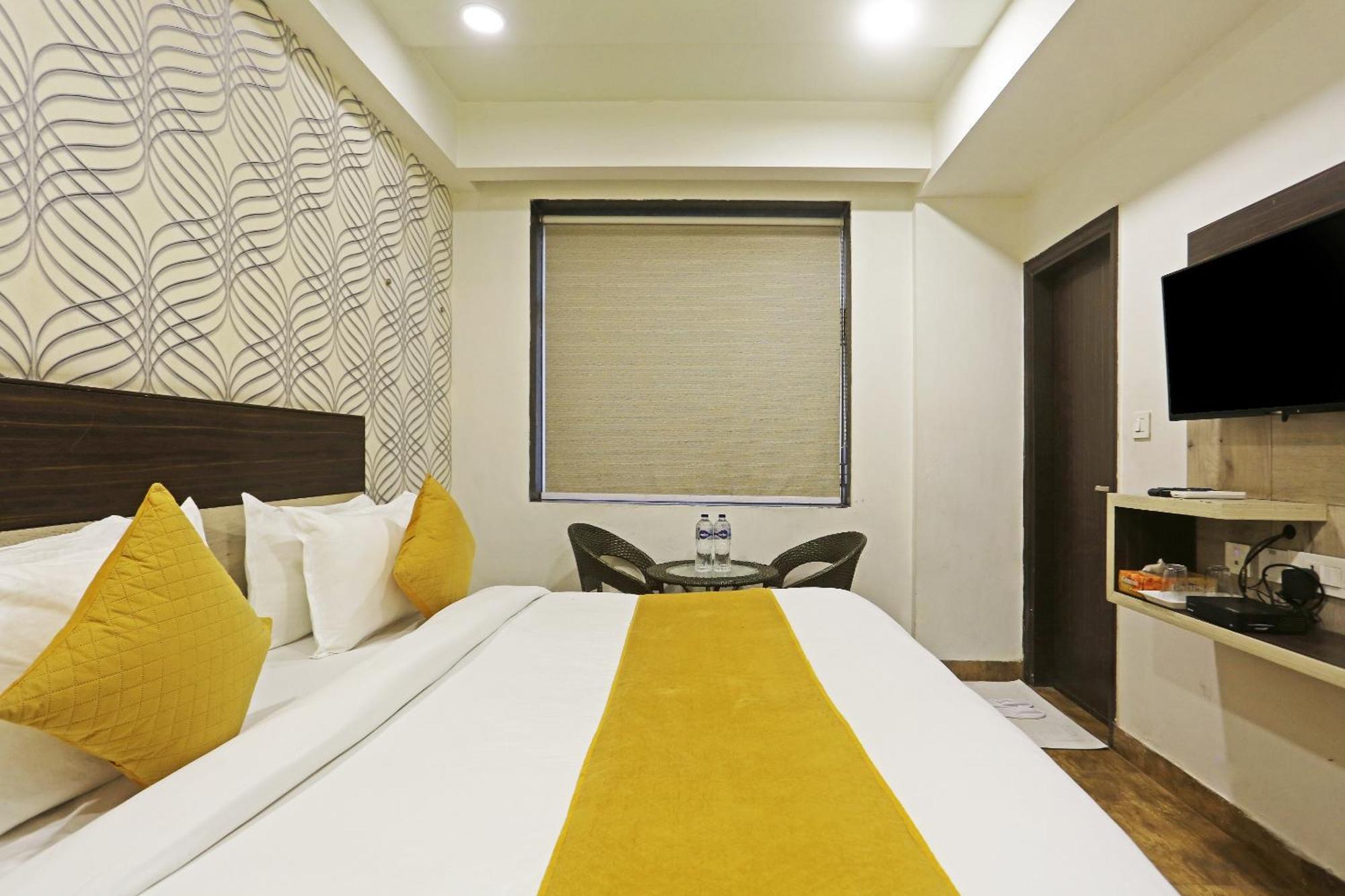Hotel Aerostar Gold - Opposite Max Healthcare 3*