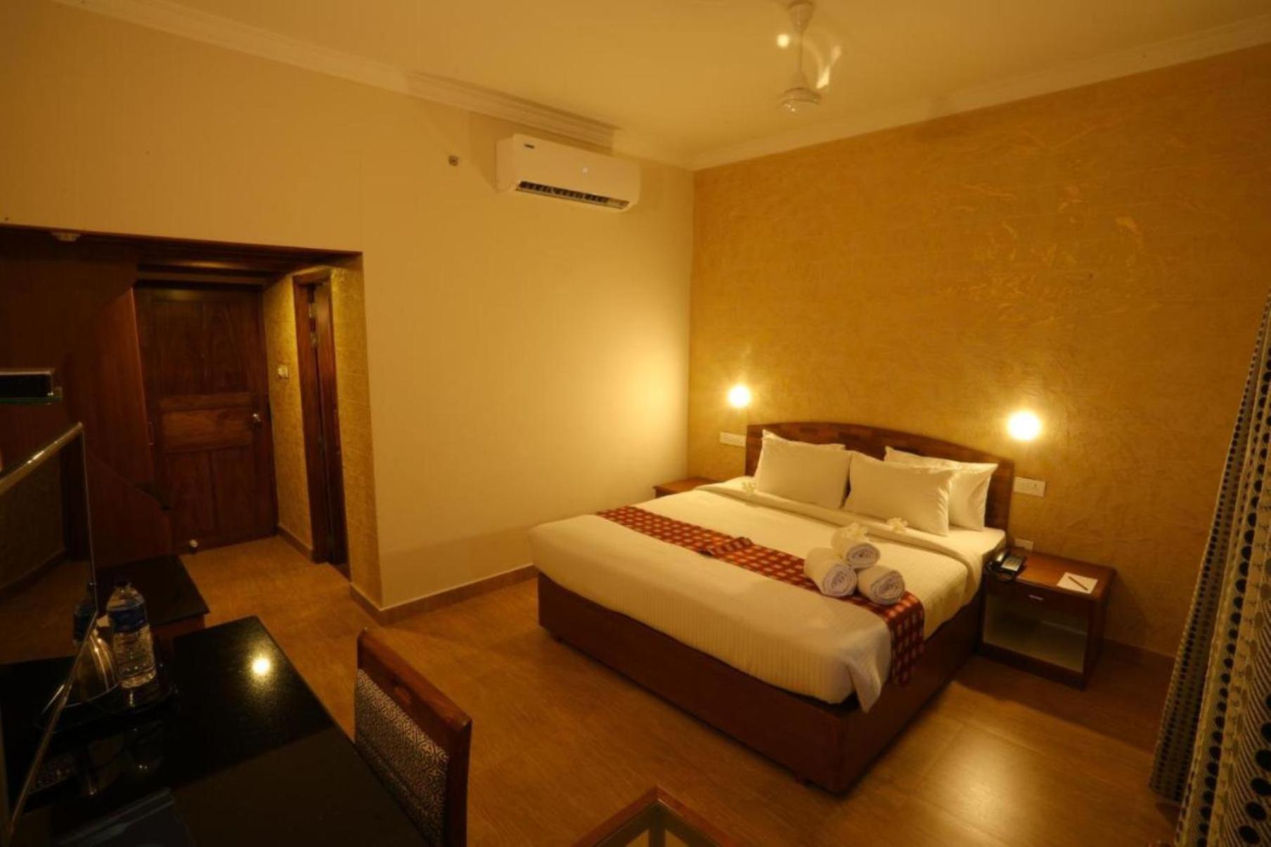 The Caves Plaza Near Igi Airport Delhi Hotel