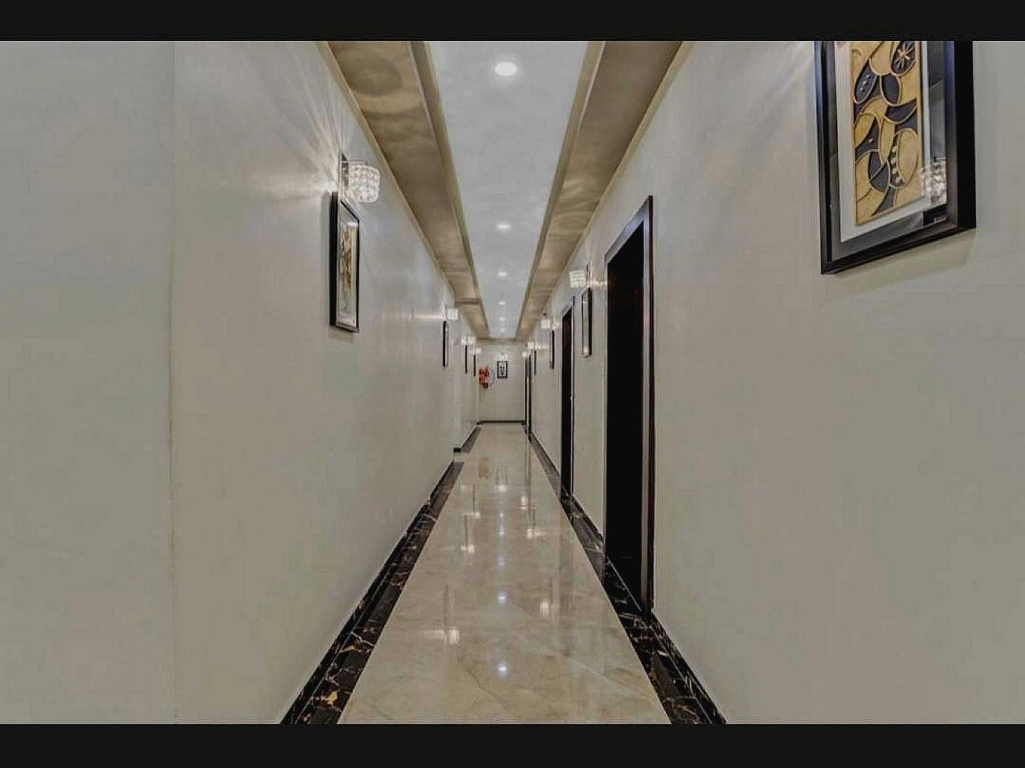 Super O Raas Near Samaypur Badli Metro Station Hotel