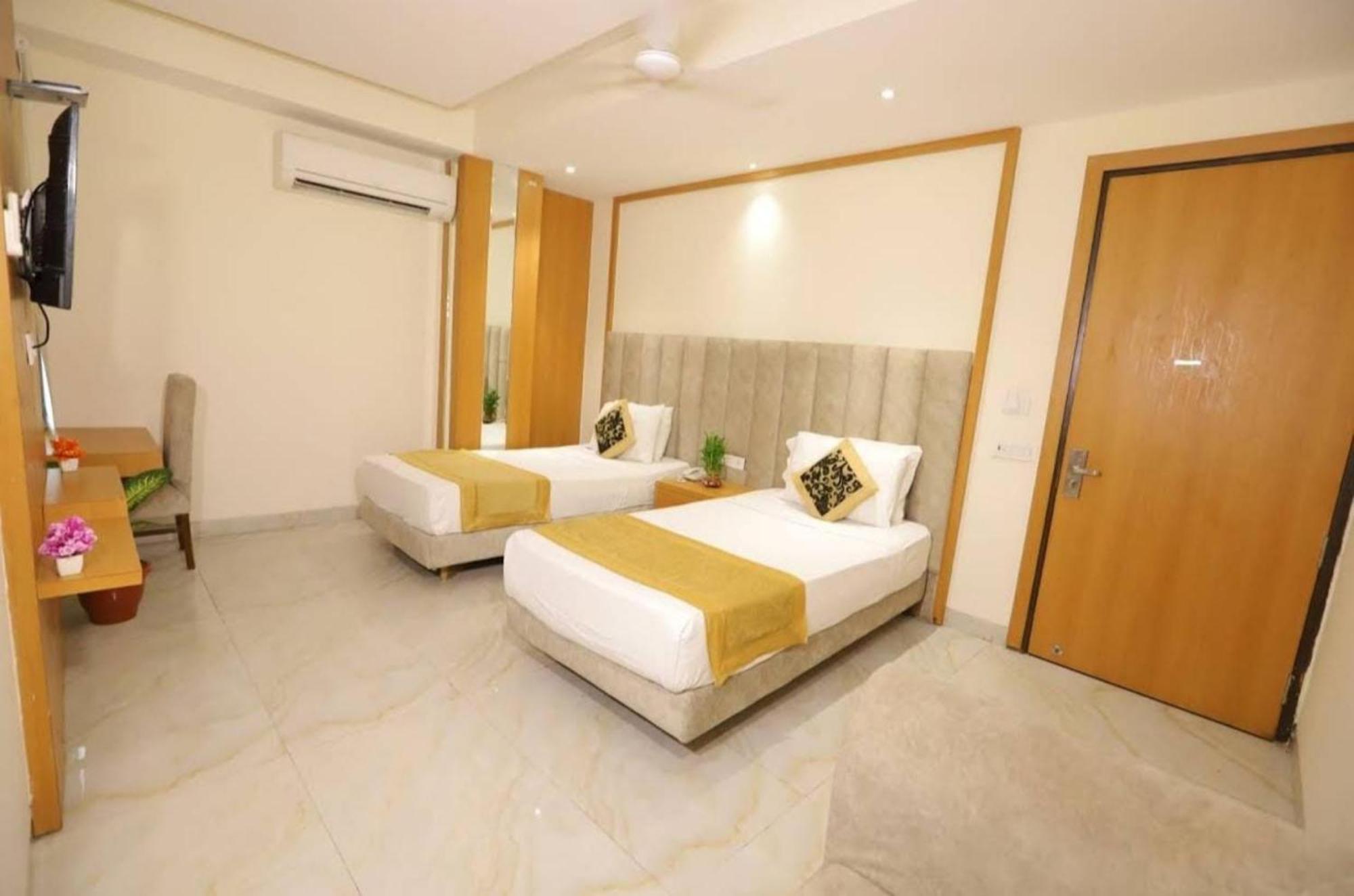 Almora Delhi International Airport With - Free Airport Drop Hotel Nova Deli