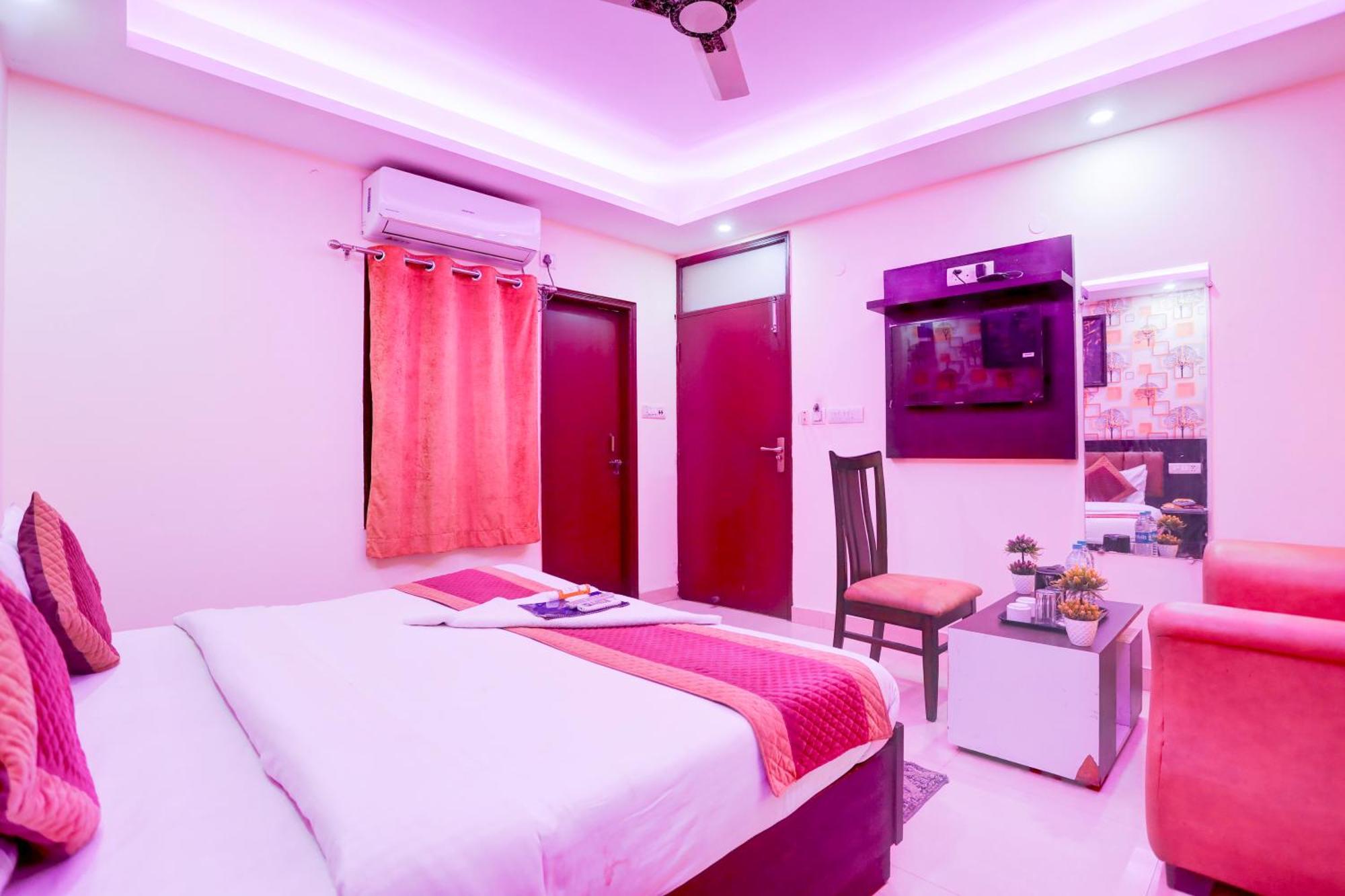 Royal Sky Luxury Near Delhi Airport 3* New Delhi