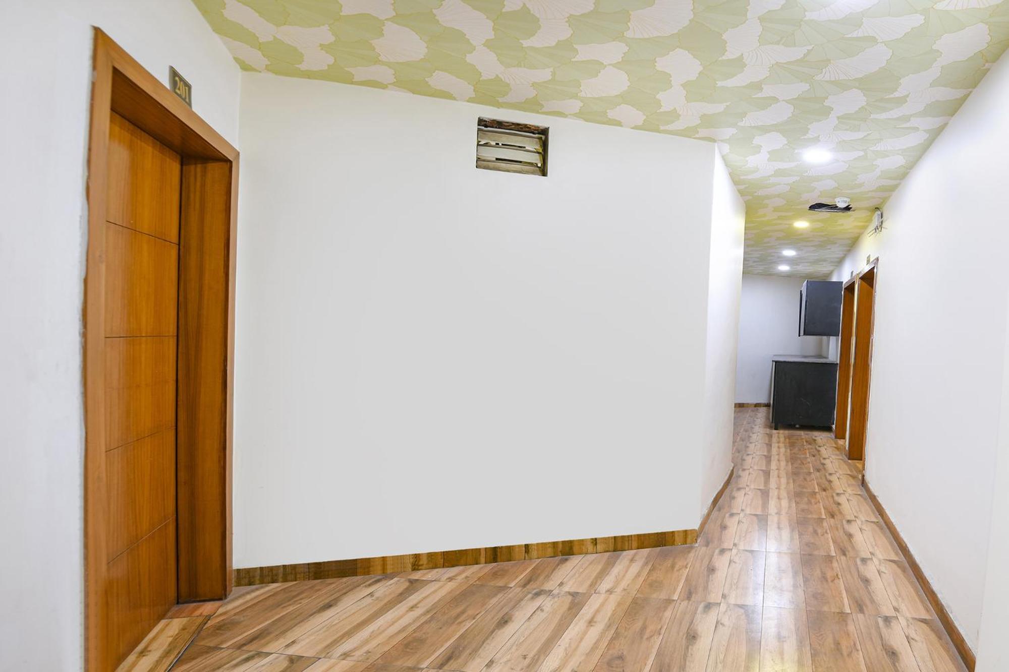 Fabhotel Jeet - Near Dilshad Garden Metro Station