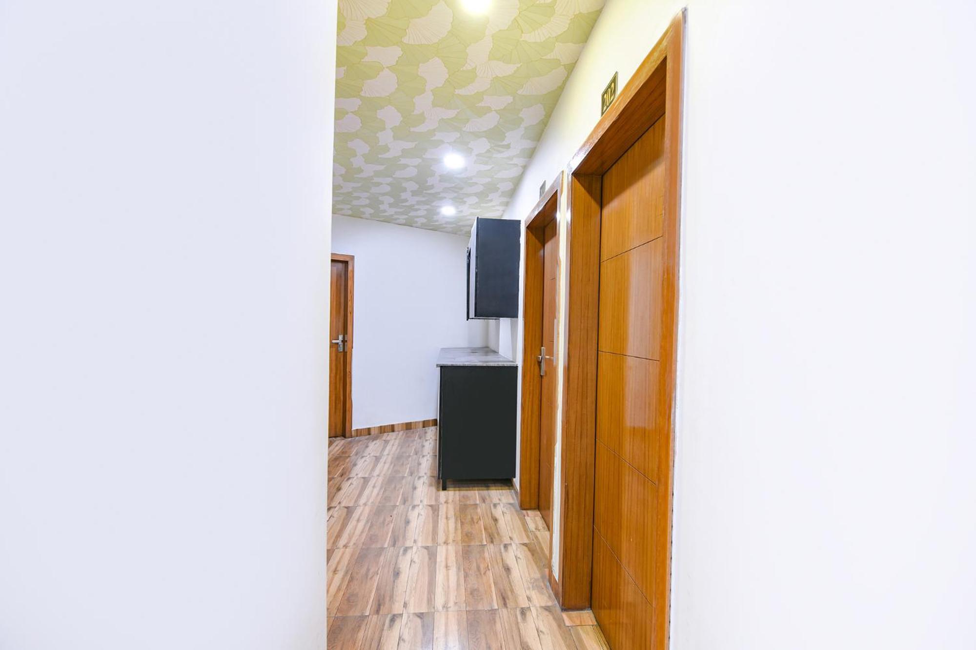 Hotel Fabhotel Jeet - Near Dilshad Garden Metro Station
