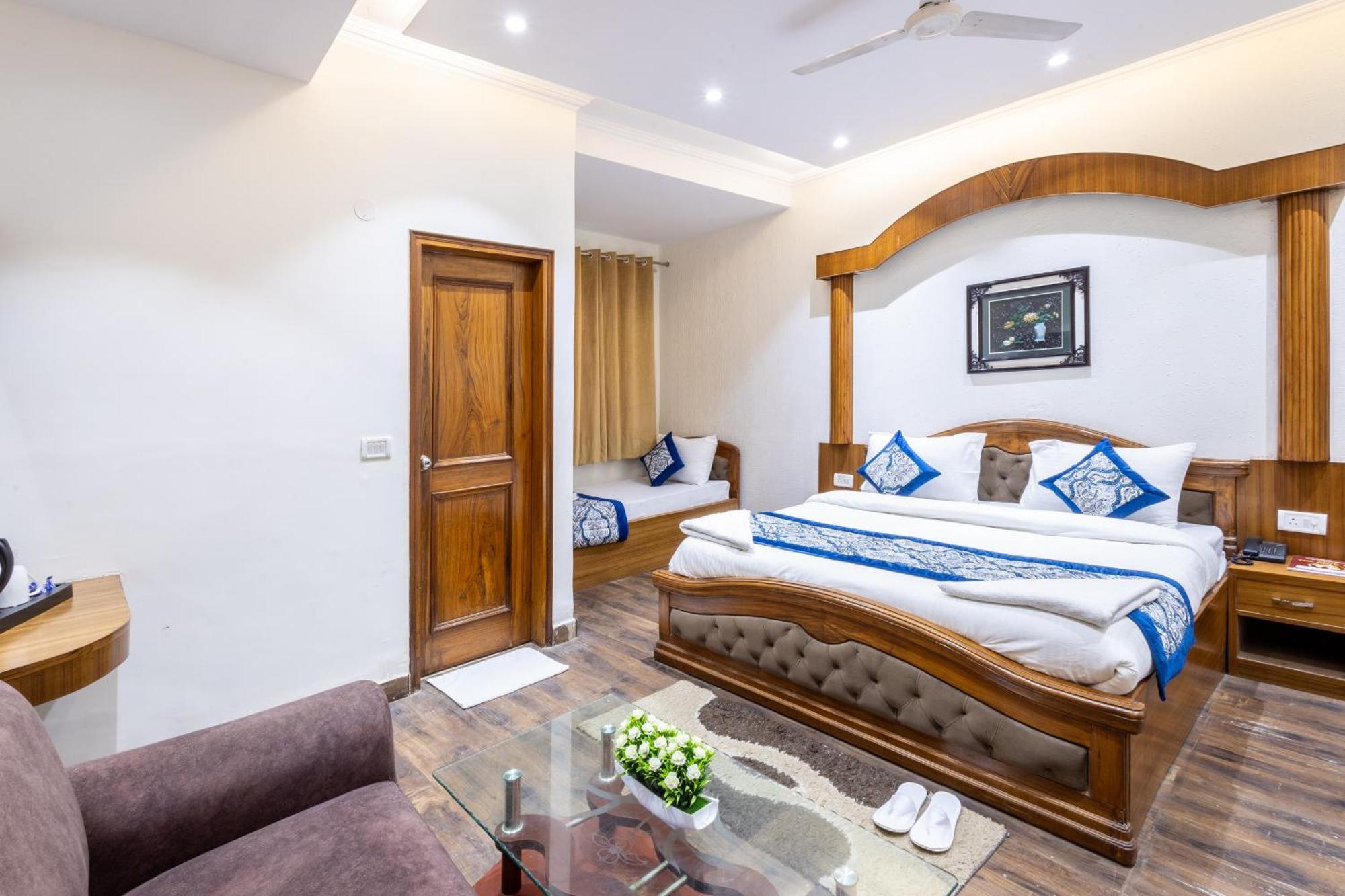 Garden View Karol Bagh Hotel 3*