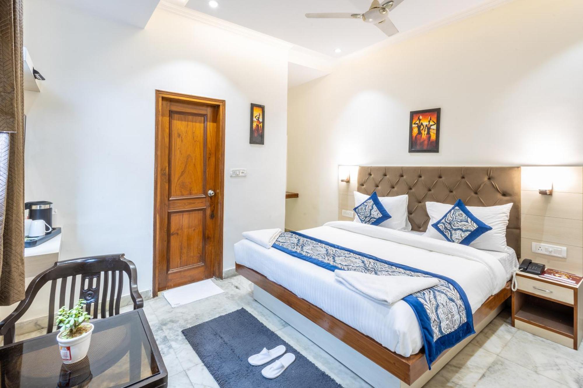 Garden View Karol Bagh Hotel 3*