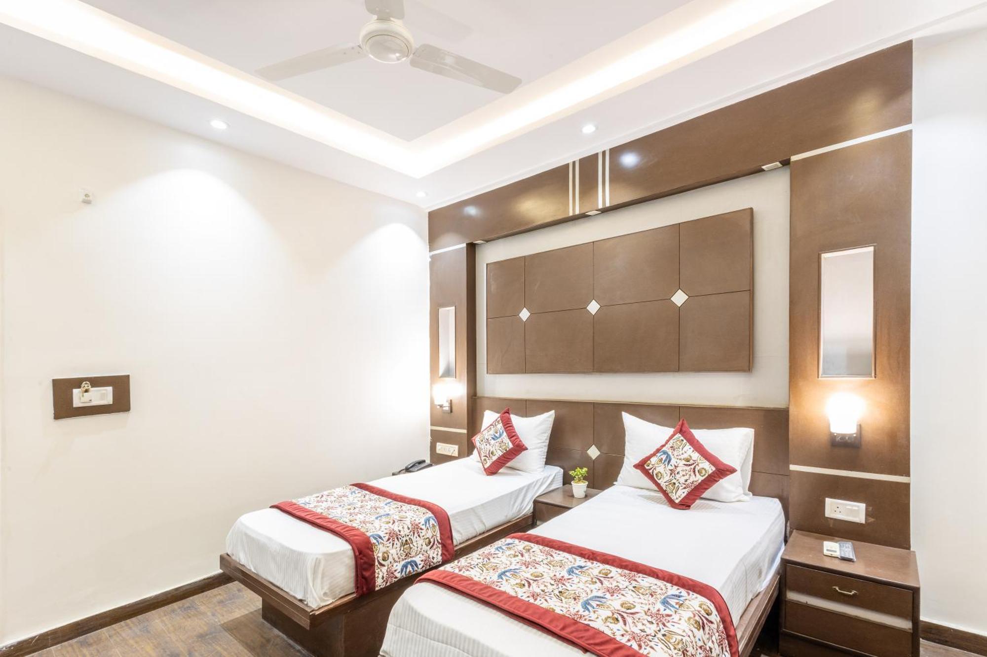 Garden View Karol Bagh Hotel 3*