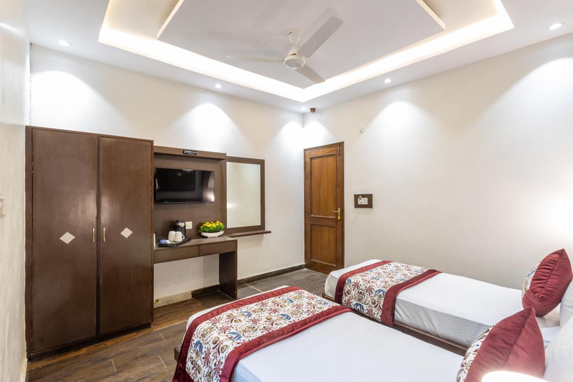 Hotel Garden View Karol Bagh 3*