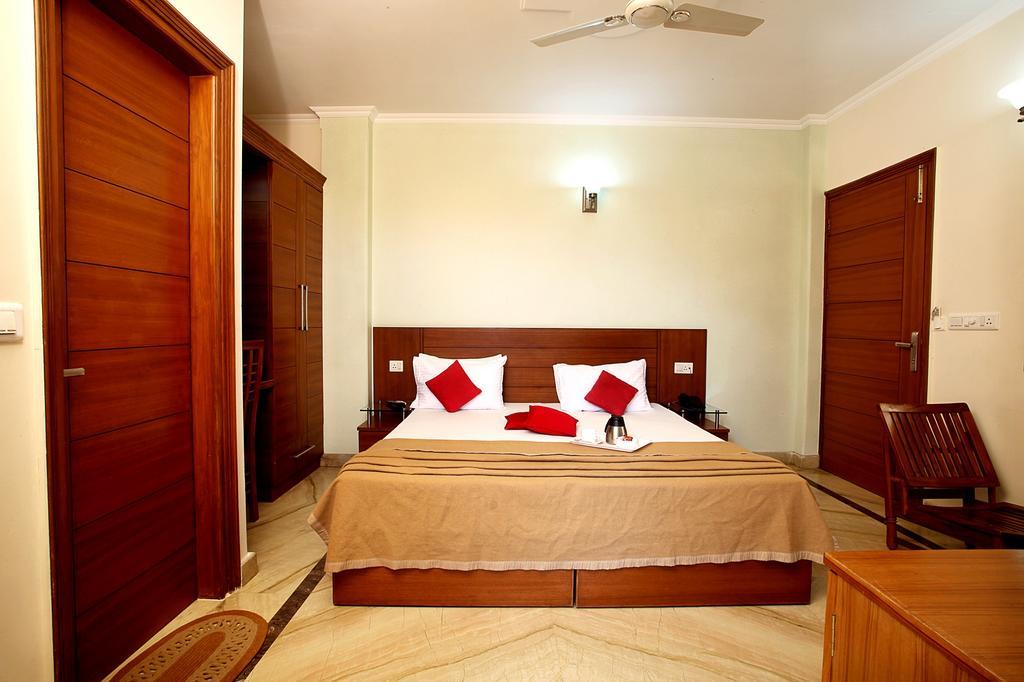 Inn Indira International 2*