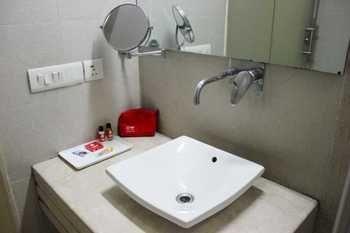 Oyo Premium Rajouri Garden Janta Market Hotel 3*