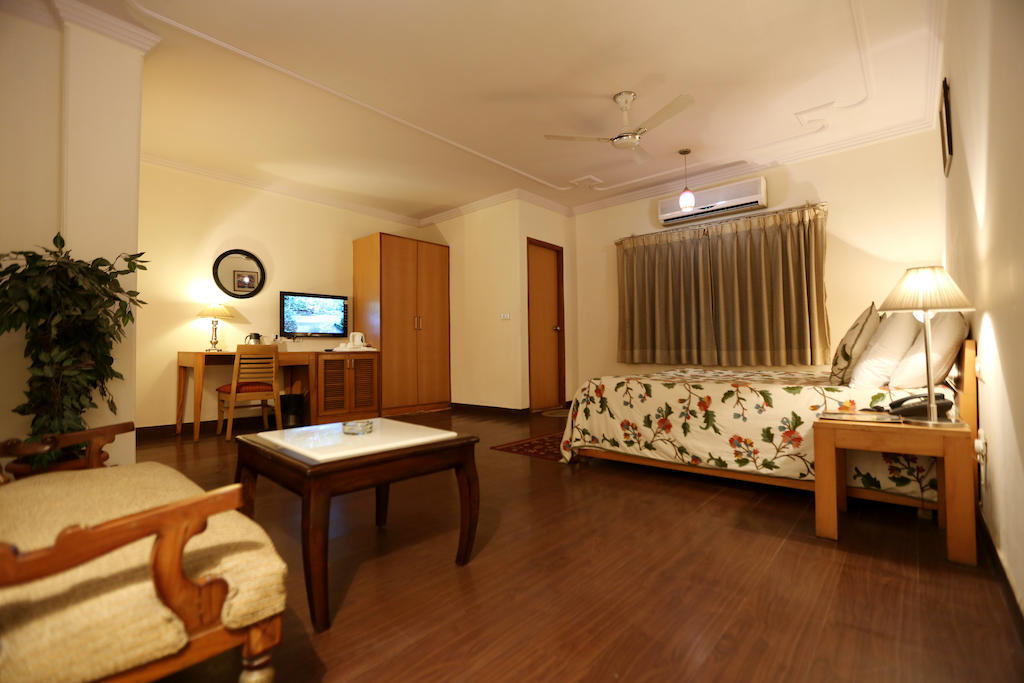 Hotel The Class, Delhi Airport