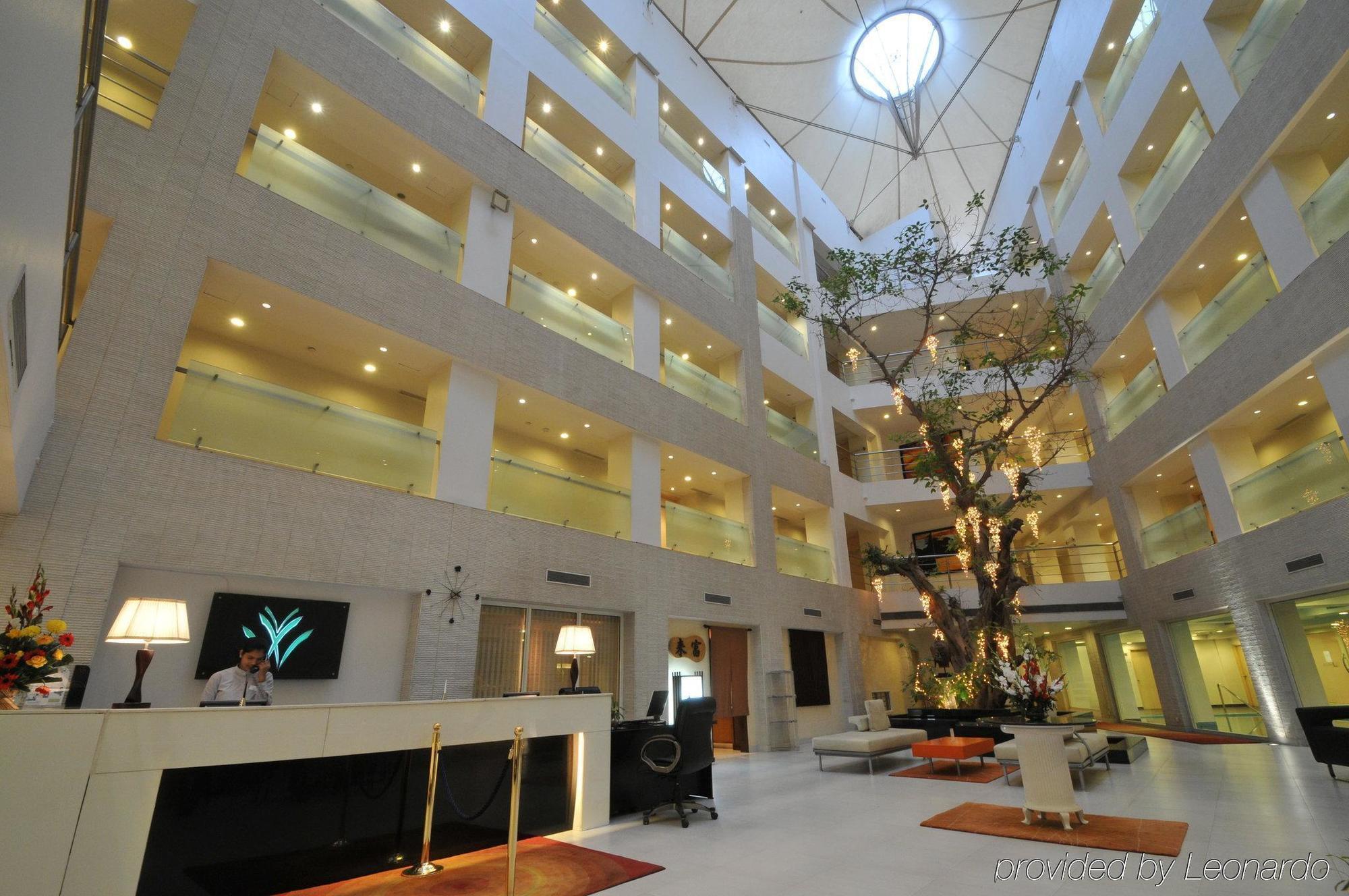 Avalon Courtyard 4*
