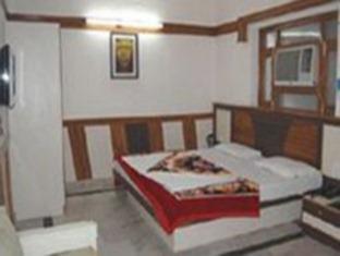 Anoop 2* New Delhi