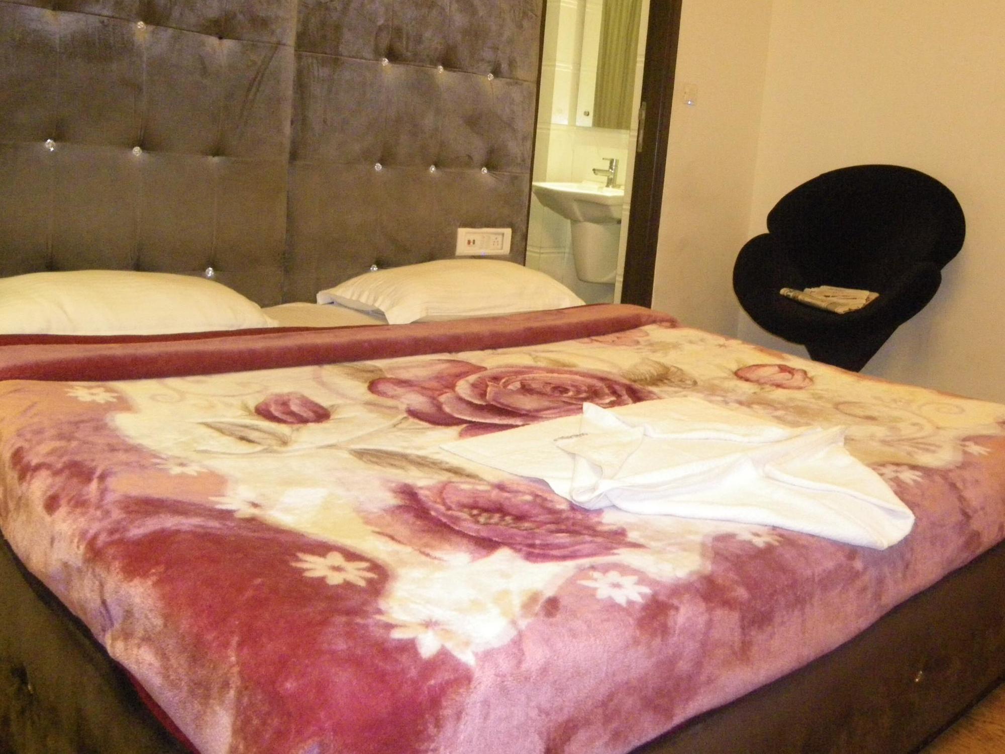 Cosmo - Karol Bagh Hotel