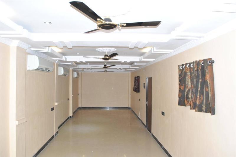 Cosmo - Karol Bagh Hotel