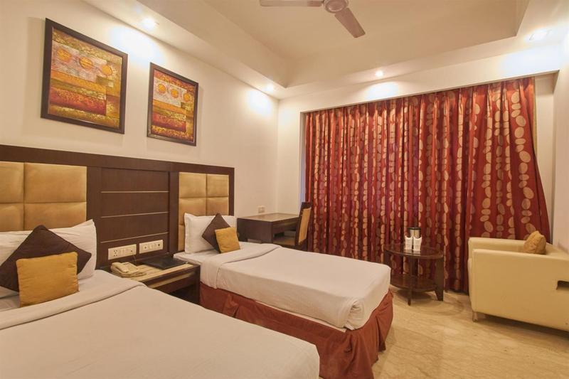 Hotel Livasa Near Blk Hospital
