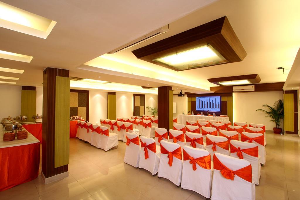 Gautam Deluxe Hotel 3*