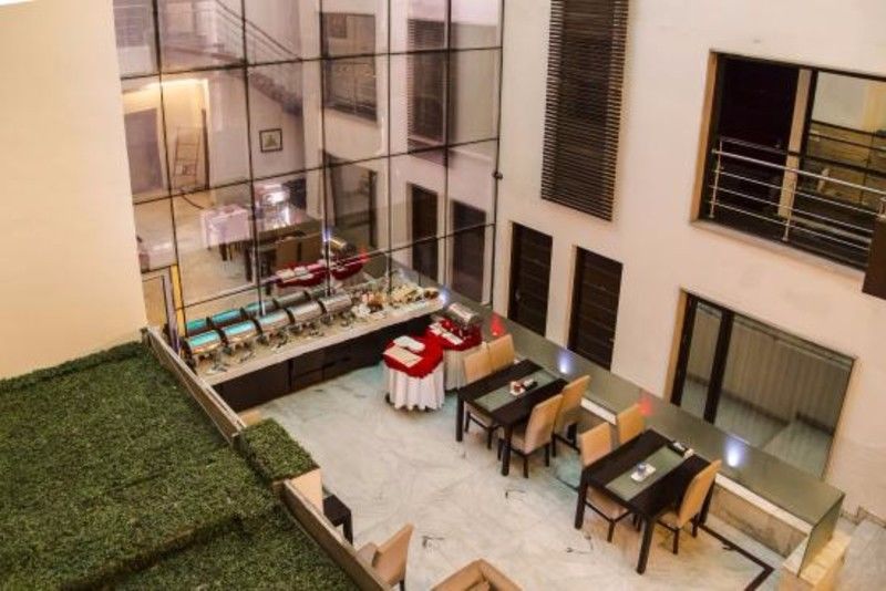 La Hotel New Delhi