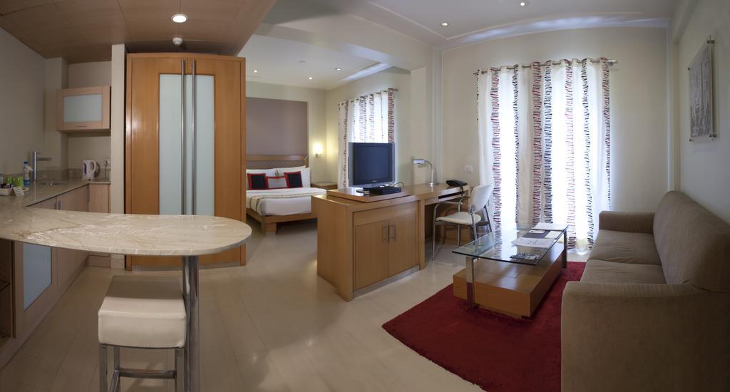 Avalon Courtyard Hotel 4*