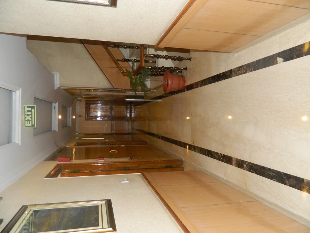 Singh International Hotel 3*