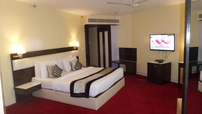 Airport Noratan Palace Hotel
