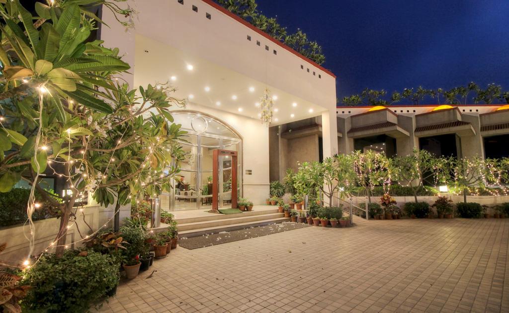 Hotel The Claremont & Convention Centre 3*