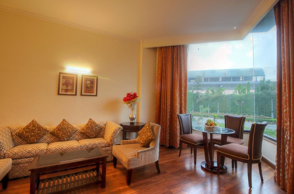 Hotel The Claremont & Convention Centre 3*