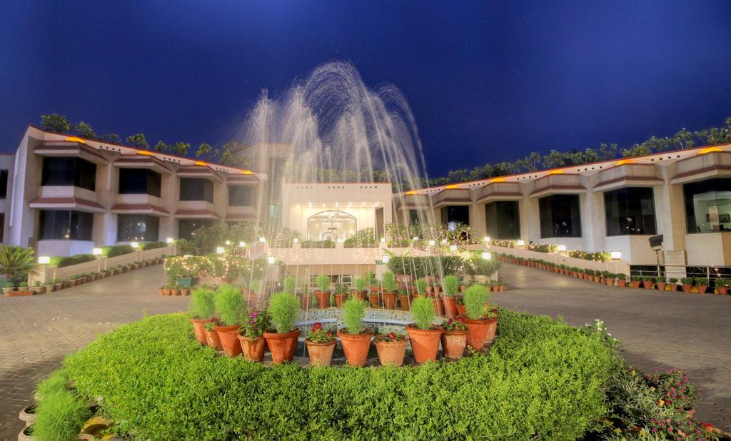 Hotel The Claremont & Convention Centre New Delhi