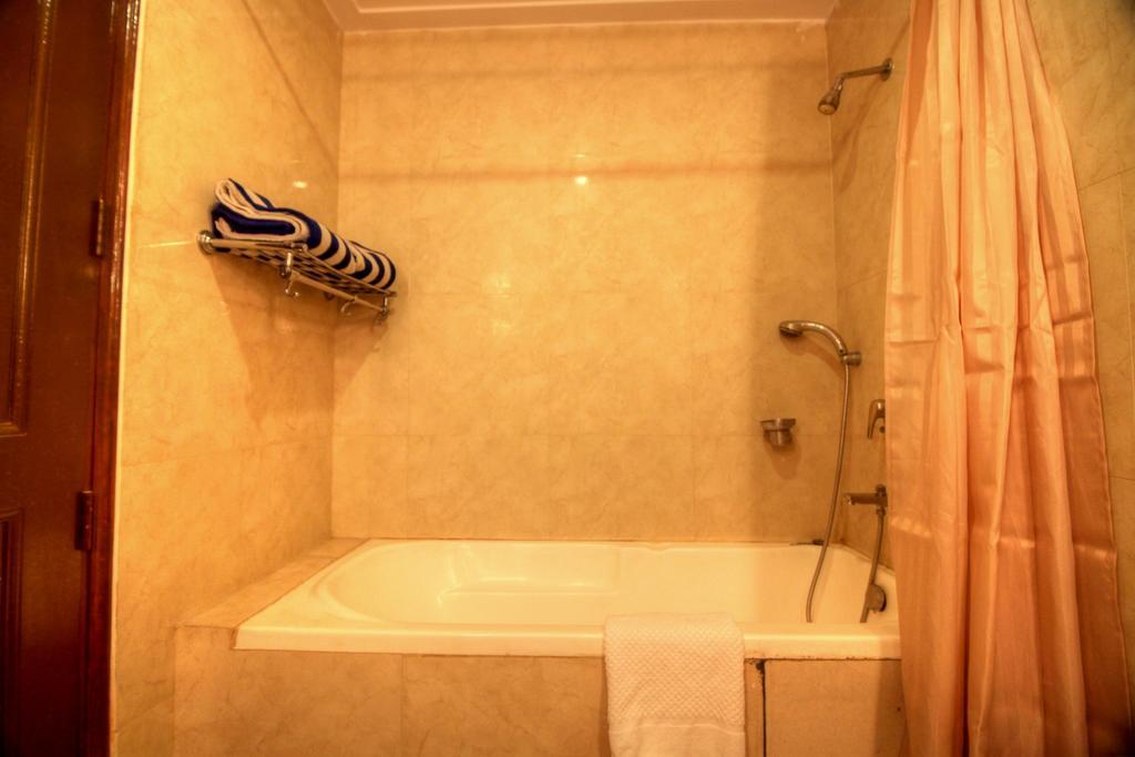 The Claremont & Convention Centre Hotel 3*