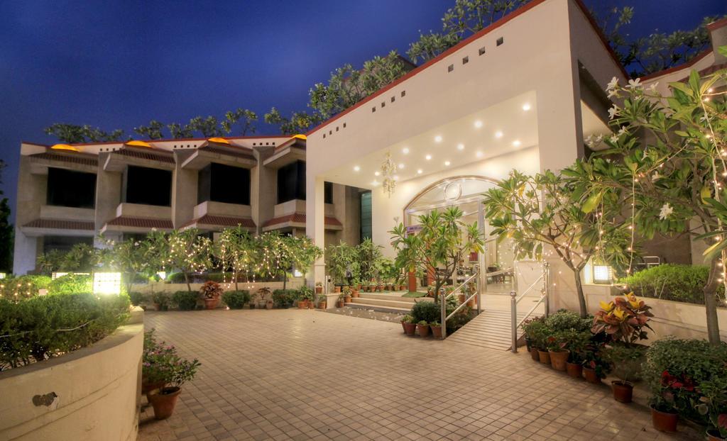Hotel The Claremont & Convention Centre New Delhi