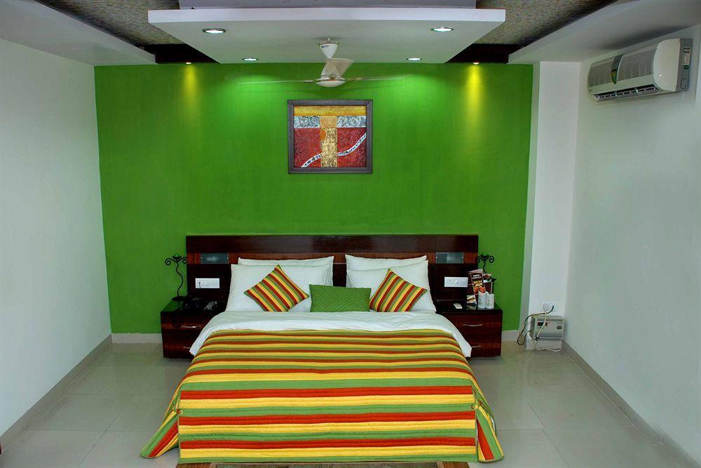 Hotel O Paharganj Near Railway Station Formerly Chand Palace New Delhi