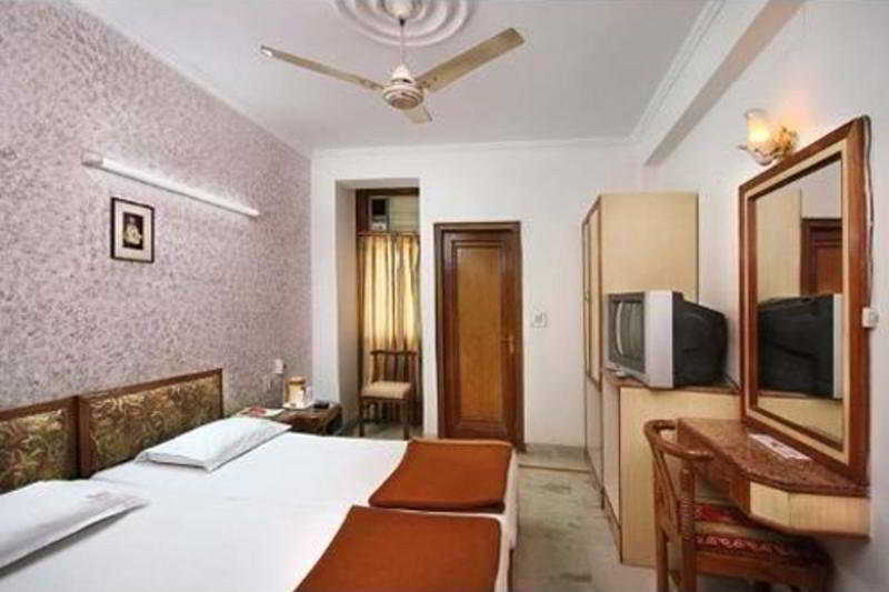 Fabhotel Le Heritage Karol Bagh 2*