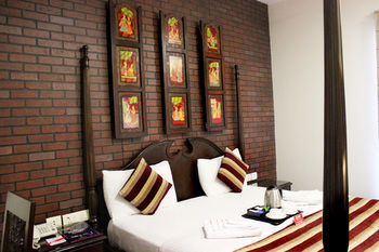 Oyo Premium Rajouri Garden Janta Market Hotel New Delhi