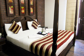 Oyo Premium Rajouri Garden Janta Market Hotel New Delhi