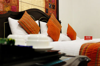 Oyo Premium Rajouri Garden Janta Market Hotel 3*
