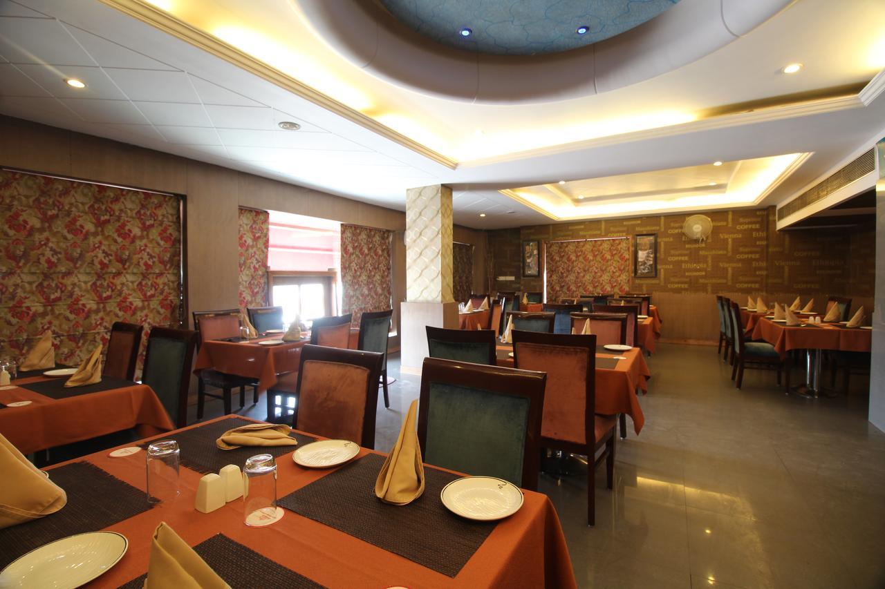 The Class, Delhi Airport 3* New Delhi