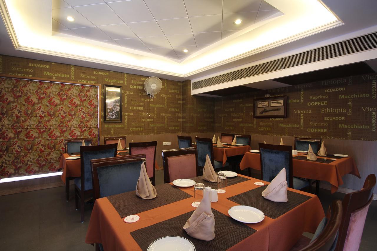 The Class, Delhi Airport 3*