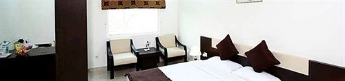 Gautam Deluxe Hotel
