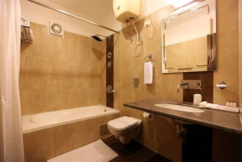 Hotel Airport Le Seasons 4*