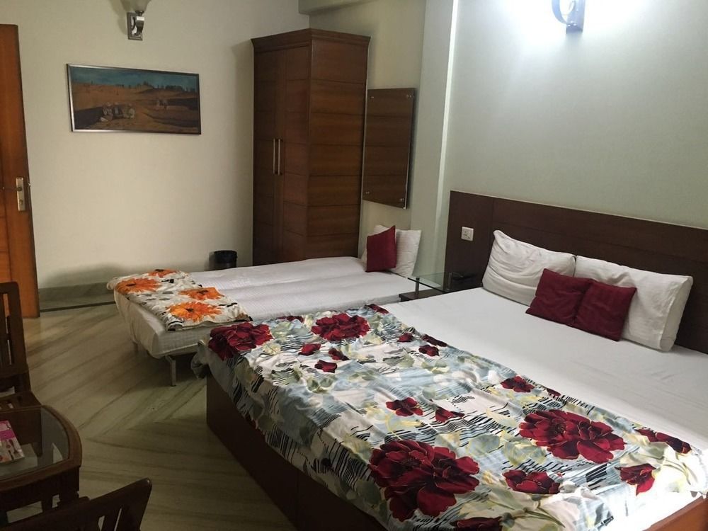 Inn Indira International 2*