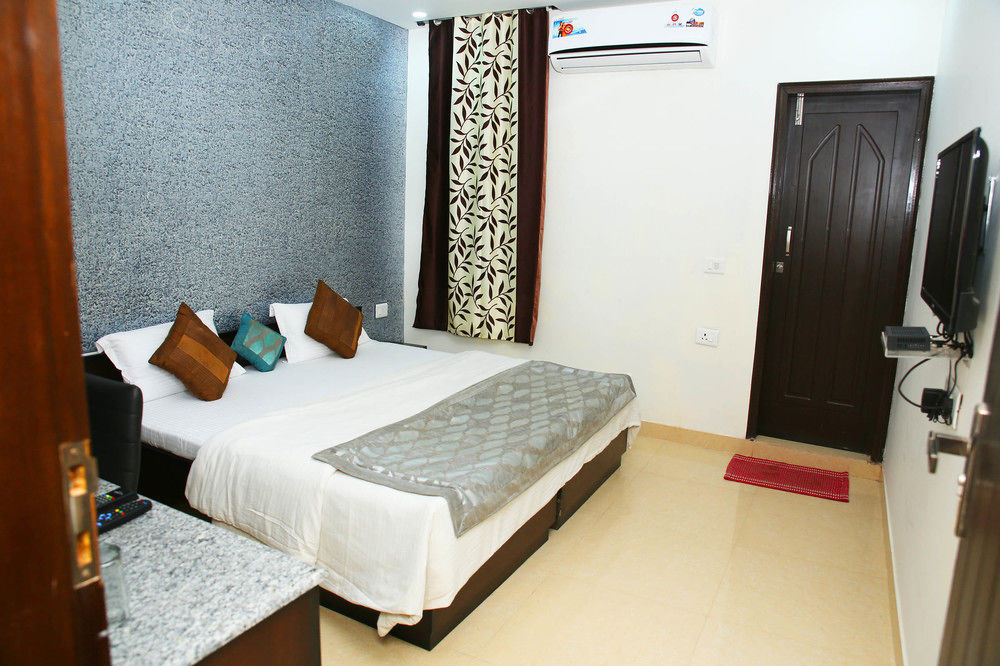 Hotel Clayton Near Igi Airport Delhi