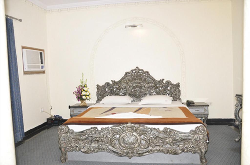 Ivory Palace 3*