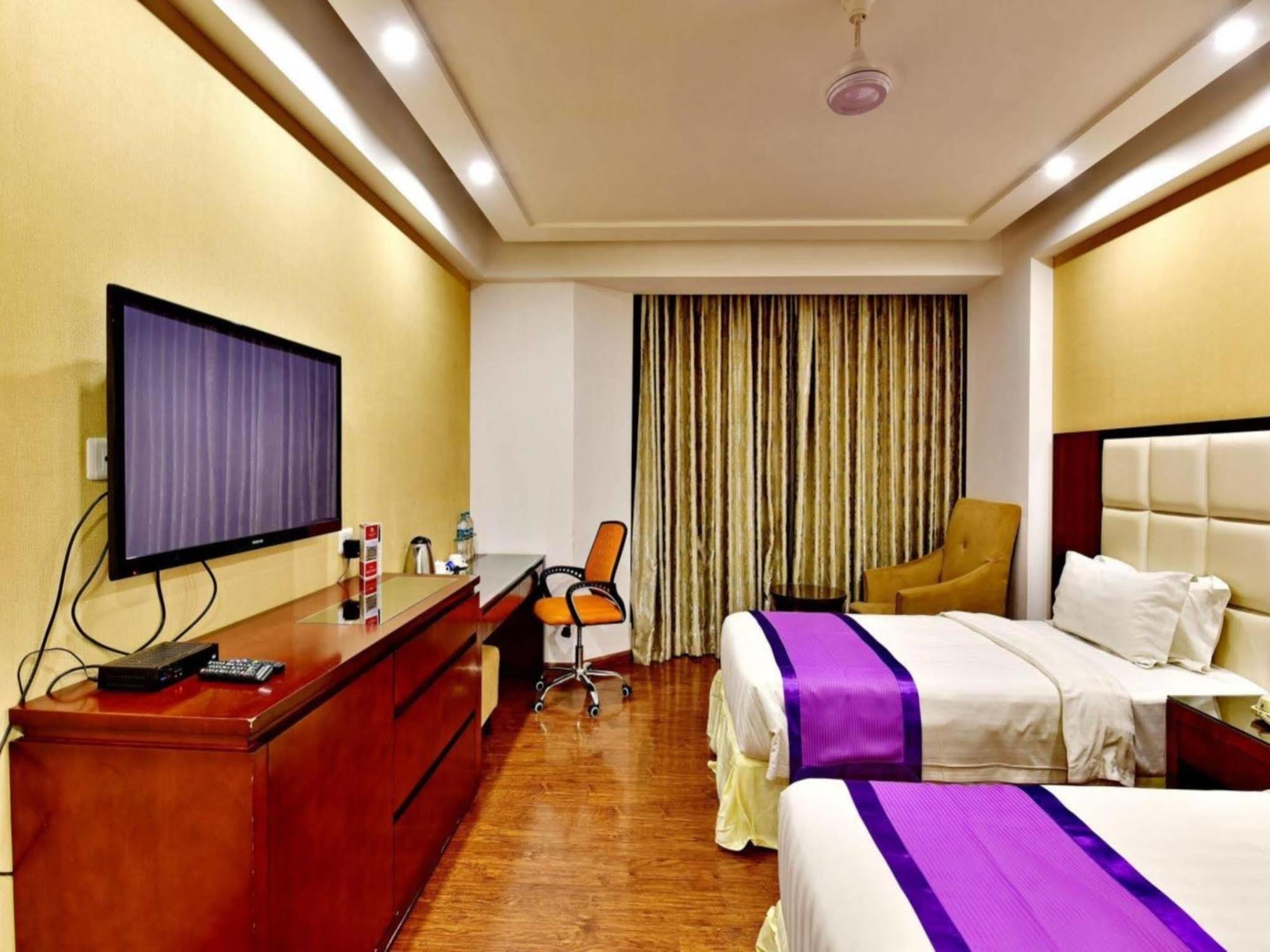 Ramada By Wyndham New Pitampura 4*
