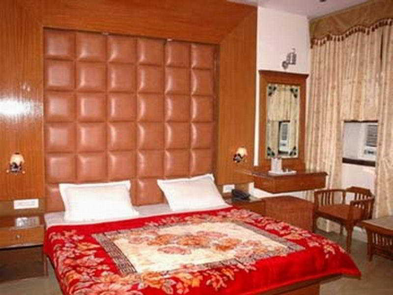 S.p.b 87 3* Delhi (National Capital Territory of India)
