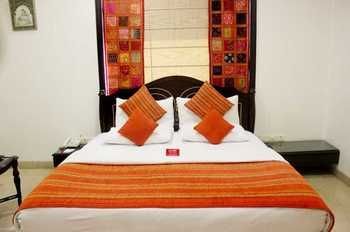 Oyo Premium Rajouri Garden Janta Market Hotel 3*