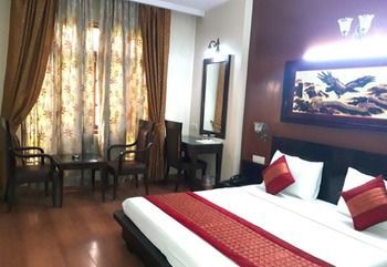 Mid Town Hotel