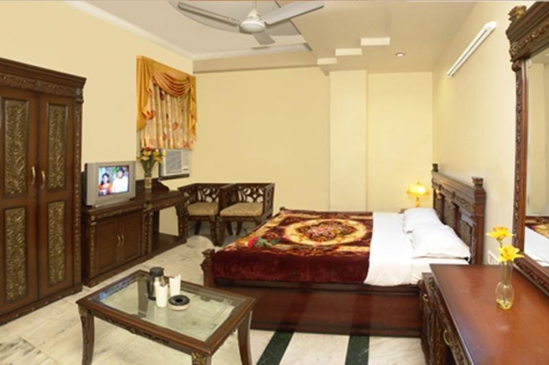 Golden Deluxe Hotel 3*