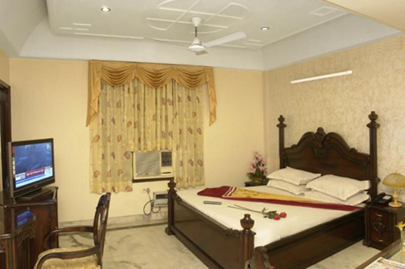 Golden Deluxe Hotel
