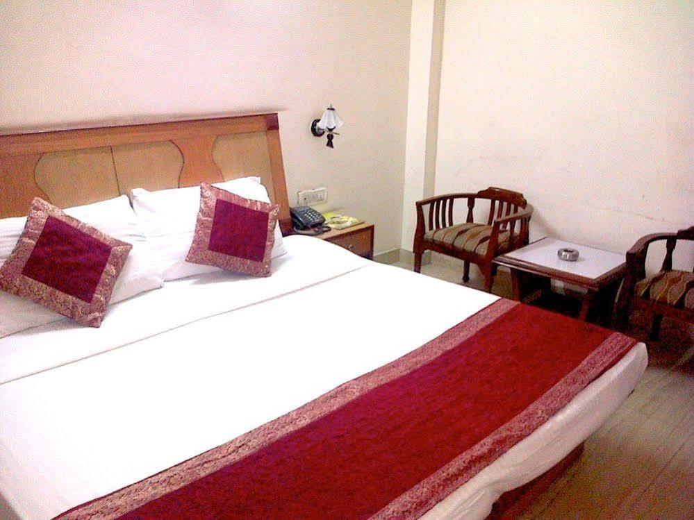 S.p.b 87 3* Delhi (National Capital Territory of India)