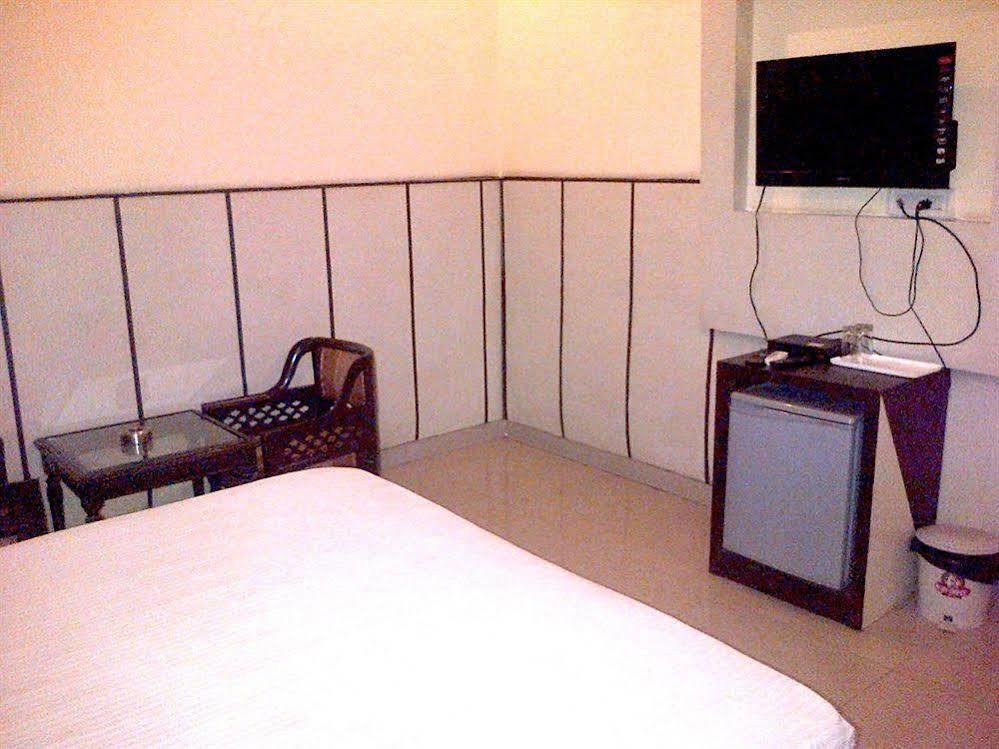 S.p.b 87 3* Delhi (National Capital Territory of India)